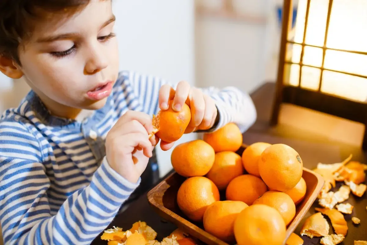 Csodálatos titok: Hogyan nevezik a mandarin „szálait”, és miért értékesebbek, mint maga a gyümölcs?