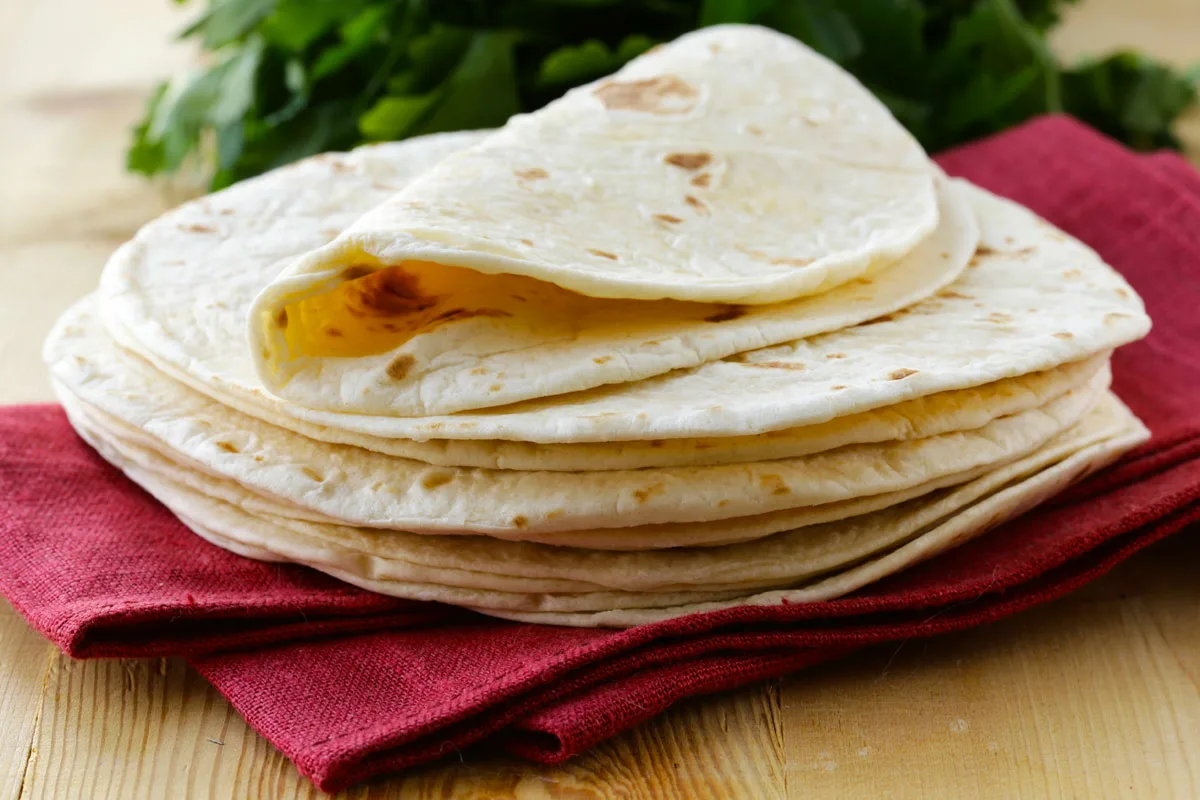 Búcsú a sütőtől: Így készíts egészséges pizzát 15 perc alatt