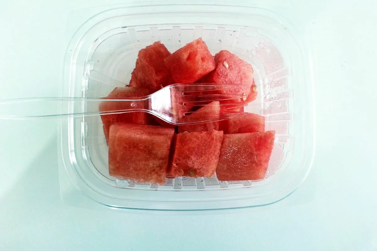 Nem 2 nap, nem egy hét: Meddig tárolható a friss görögdinnye a hűtőben?