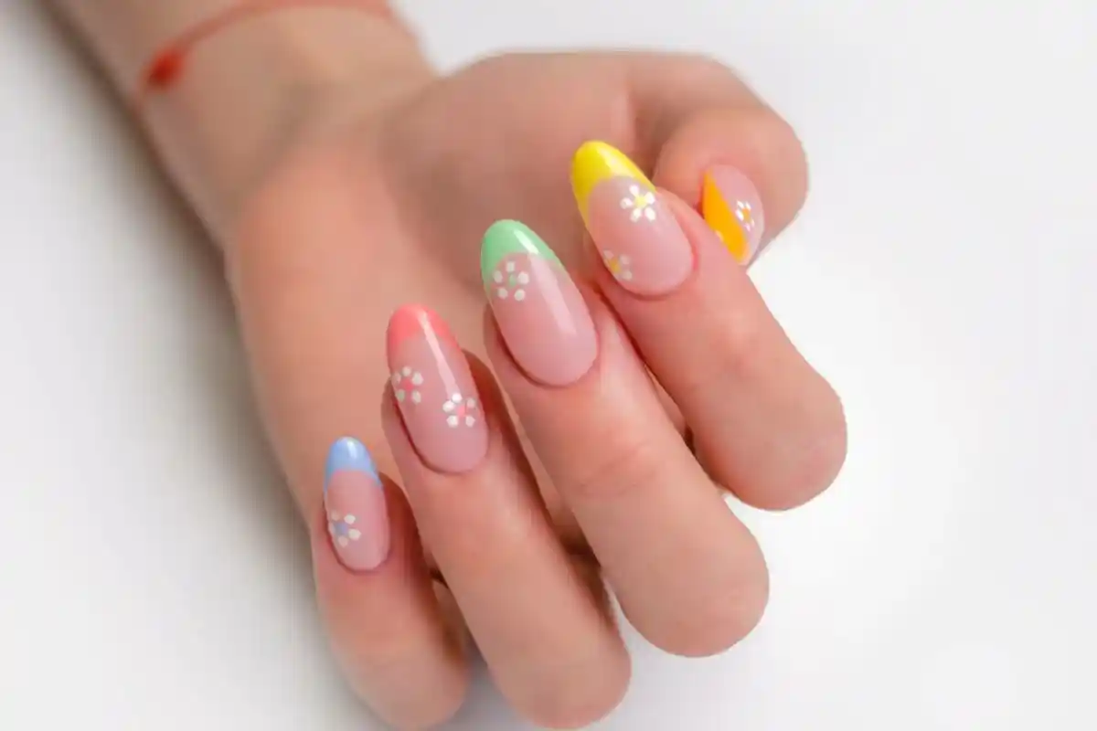 Öt trópusi körömdizájn, amellyel ragyoghatsz nyáron