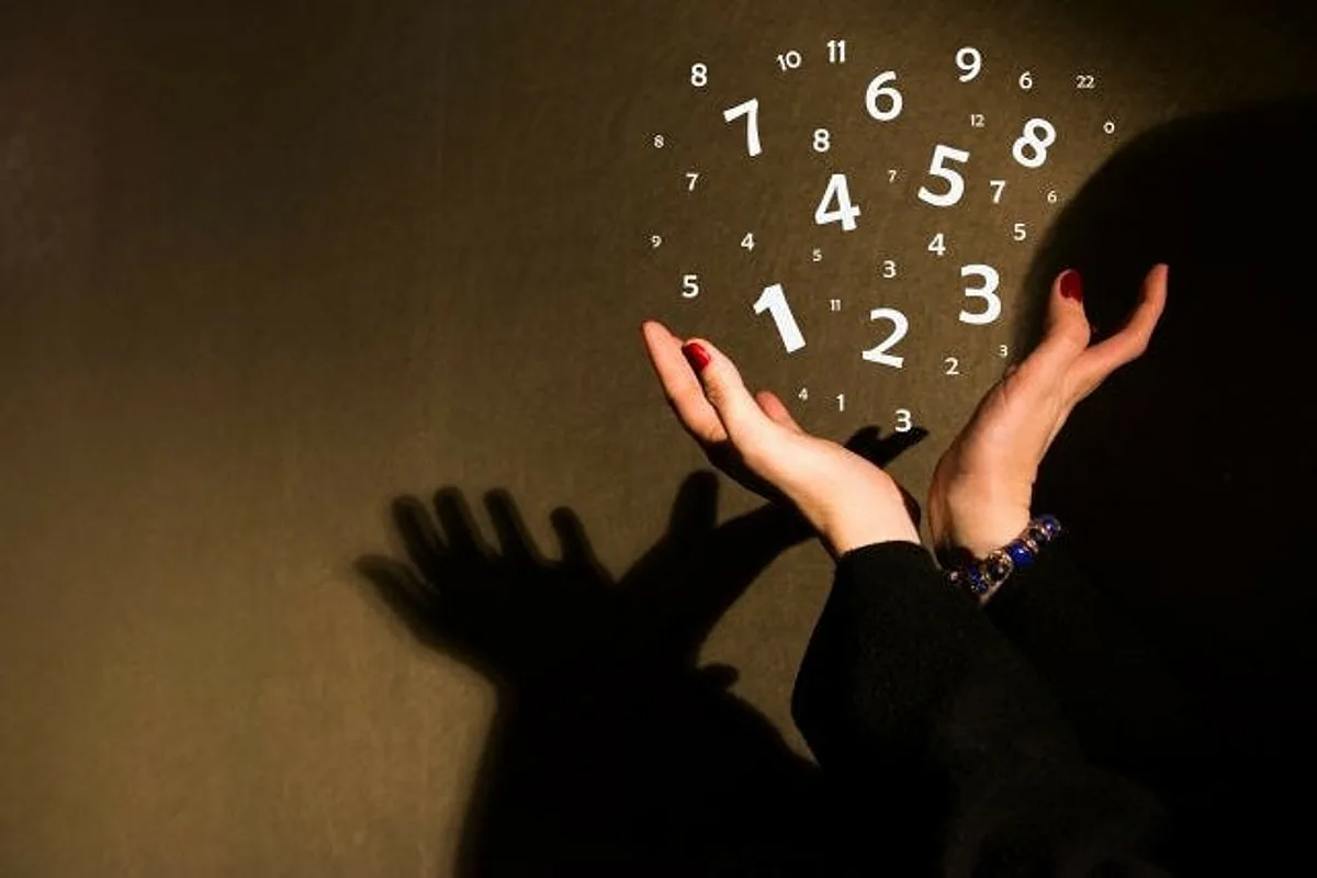 Miért nevezik a 7-es számot a szerencse számának? Misztikum, tudomány és kulturális hagyományok