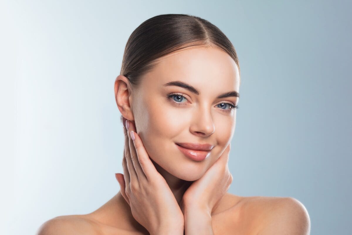 Csak két hozzávalóból: Arcmaszk, amely segít legyőzni a pattanásokat és porcelánbőrt varázsol