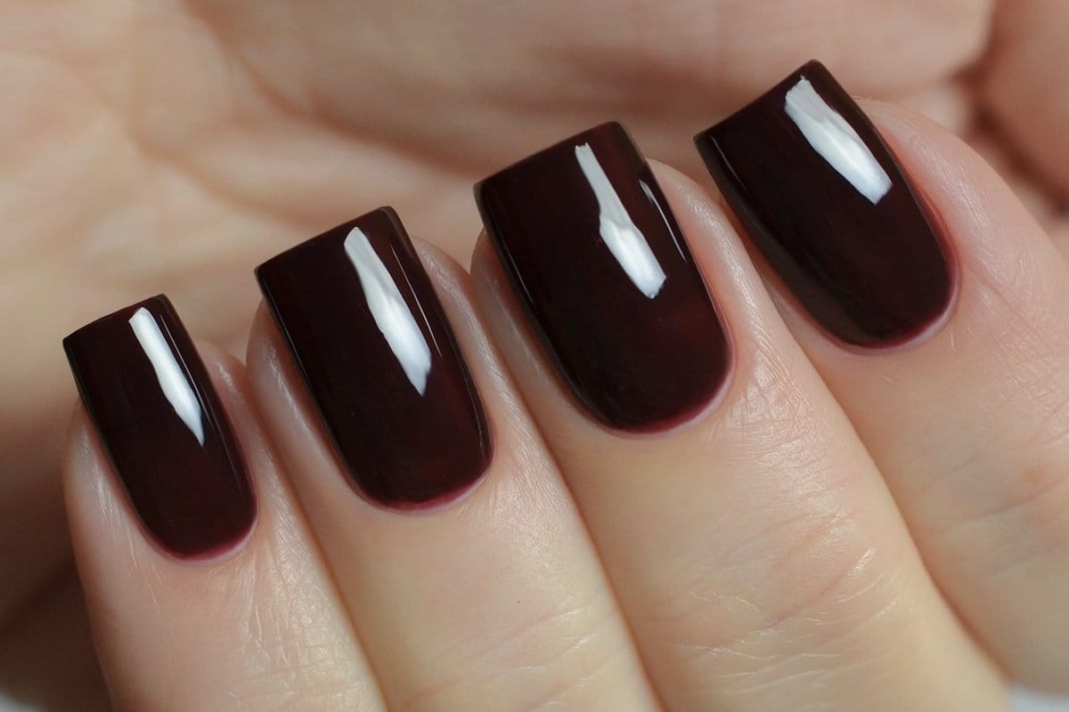 Ha Lenyűgöző Manikűrt Szeretnél, a Bordó a Tökéletes Választás: Nail Art Ötletek az Év Legstílusosabb Színével