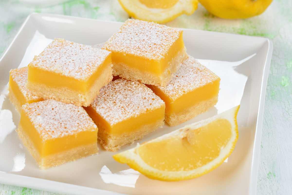 Citromos kockák: finomabbak, mint a pékségben, tökéletesek egy délutáni teázáshoz