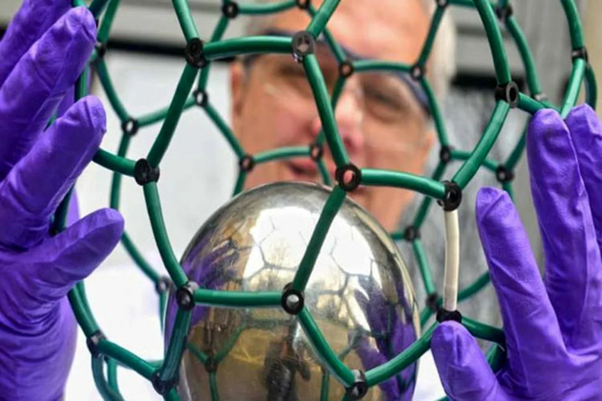 A világ legdrágább anyaga: az endohedrális fullerének titka