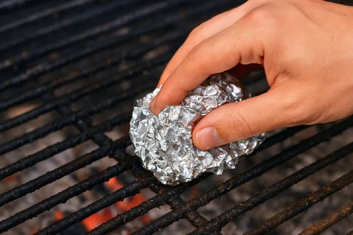 Hogyan tisztítsd meg a grillsütőt alufóliával: hatékony trükk a zsír ellen