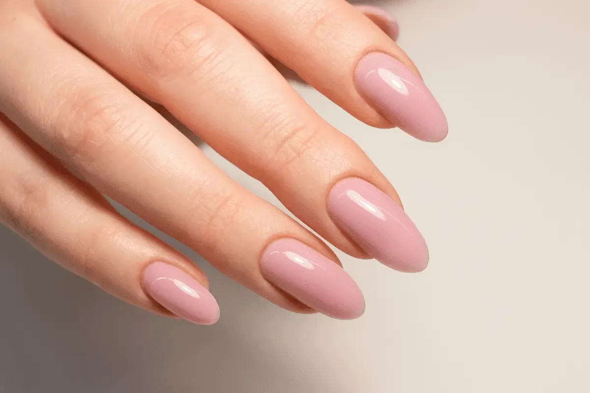 7 trendi manikűr rövid körmökre szeptemberre: praktikus, modern és stílusos ötletek az akril körmök helyett