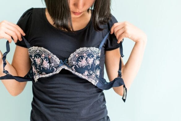 Hogyan rejtsd el a melltartó pántjait? Egy profi varrónői trükk otthonra