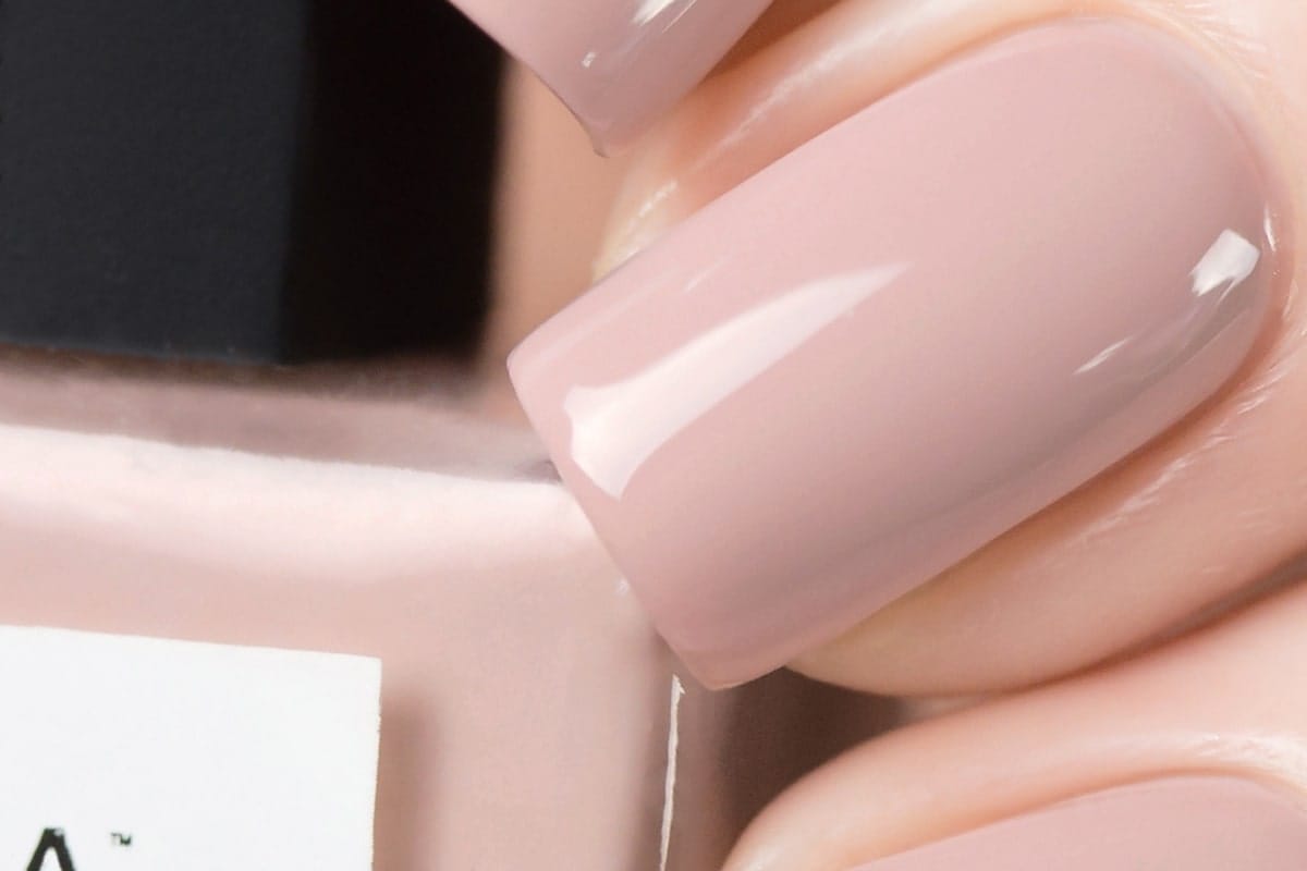 Rövid és stílusos körmök: a minimalista és elegáns manikűr, ami minden évszakban divatos