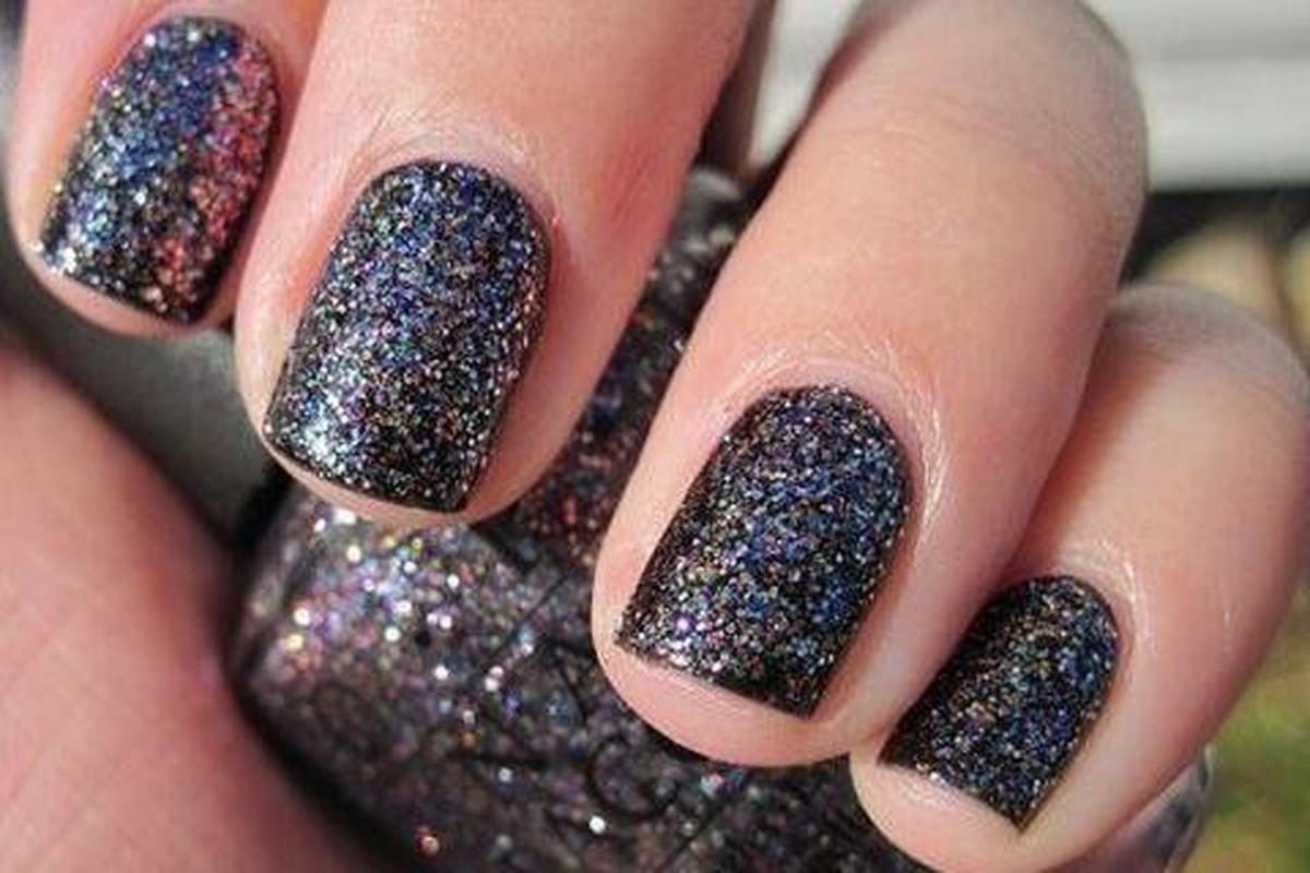 Rövid és stílusos körmök: a minimalista és elegáns manikűr, ami minden évszakban divatos