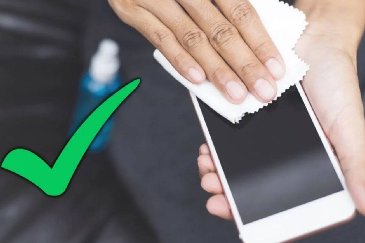 Tisztítsd meg a mobilod kijelzőjét egyetlen csepp folyadékkal, és felejtsd el a baktériumokat örökre