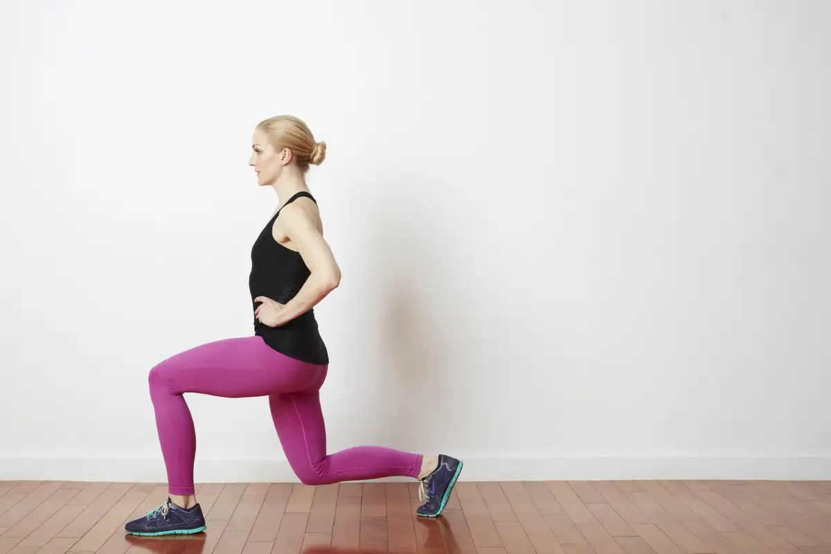 Felejtsd el a narancsbőrt ezzel az otthoni edzésrutinnal súlyok nélkül