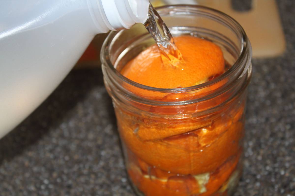 Újrahasznosítsd a narancshéjat: Készíts otthoni többfunkciós tisztítószert