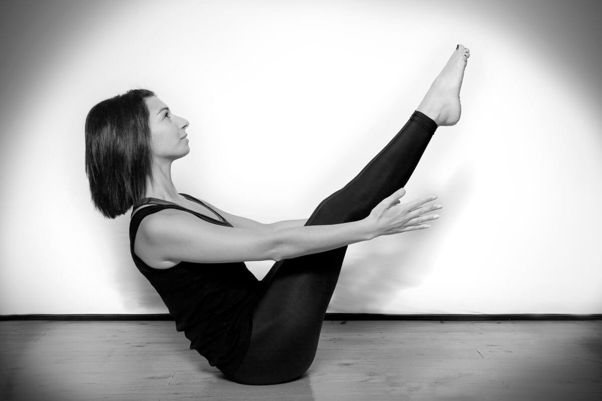 A jóga póz, ami 100 felülésnek felel meg és eltünteti a helyi zsírt