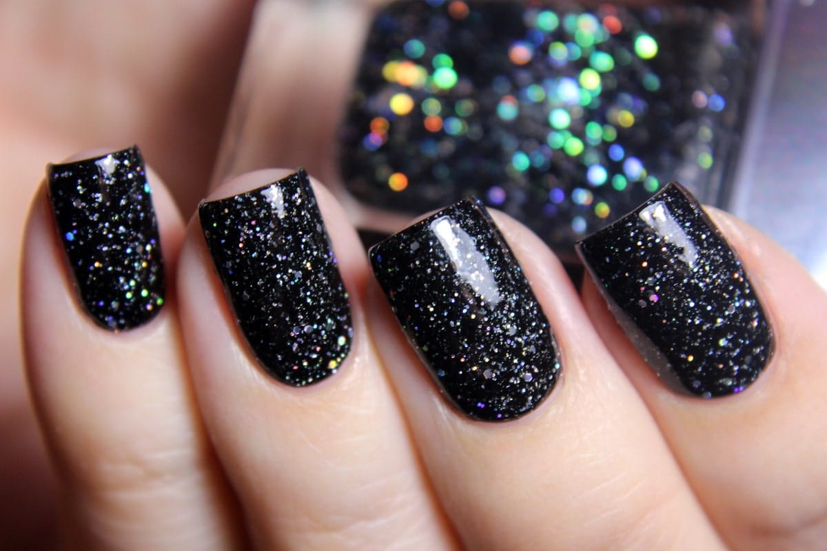 Milyen manikűr dizájnok és színek lesznek divatosak 2026 nyarán Magyarországon? Már most kipróbálhatod őket!