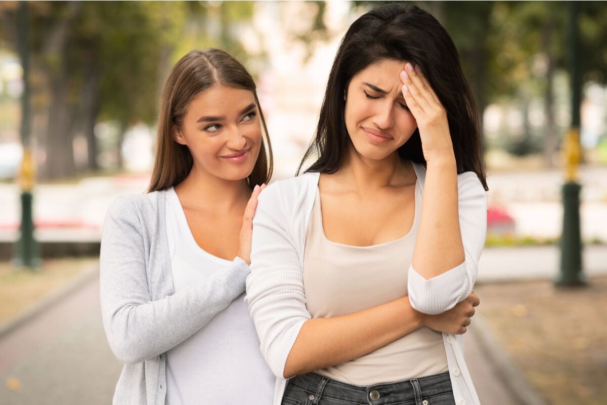 Miért örülünk mások kudarcának? Egy pszichológus két fő okot nevezett meg