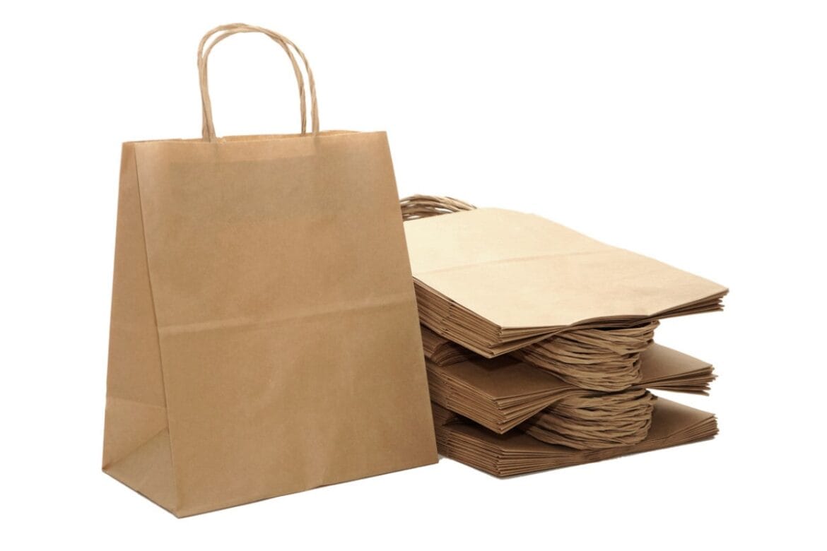 Üres papírzacskókból, amiket kidobnál: készíts vintage stílusú dekorációt az ajtódra