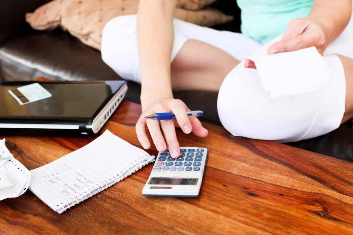 Miért érdemes pénzügyi naplót vezetni? Egyszerű szokás, amely segít többet spórolni!