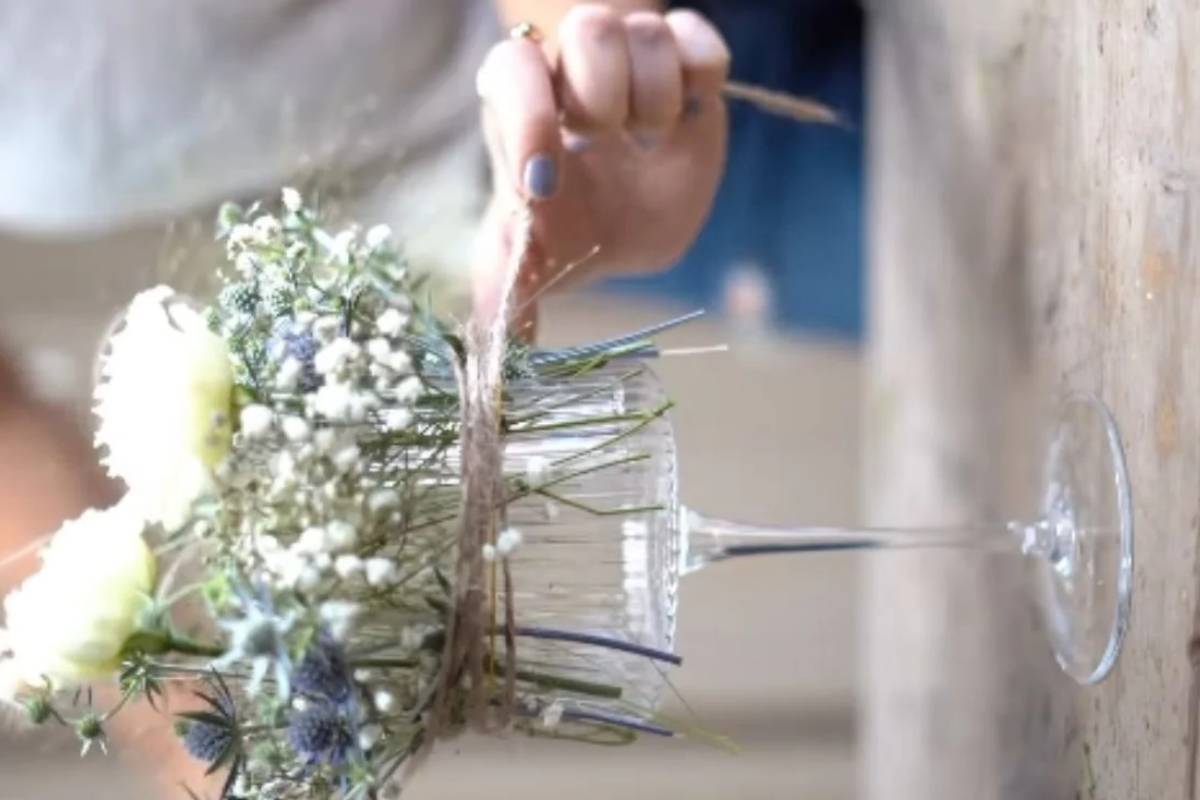 Nem kell vagyonokat költened dekorációra: használd fel otthon kallódó poharakat, és alkoss lenyűgöző díszítést bulira vagy esküvőre!