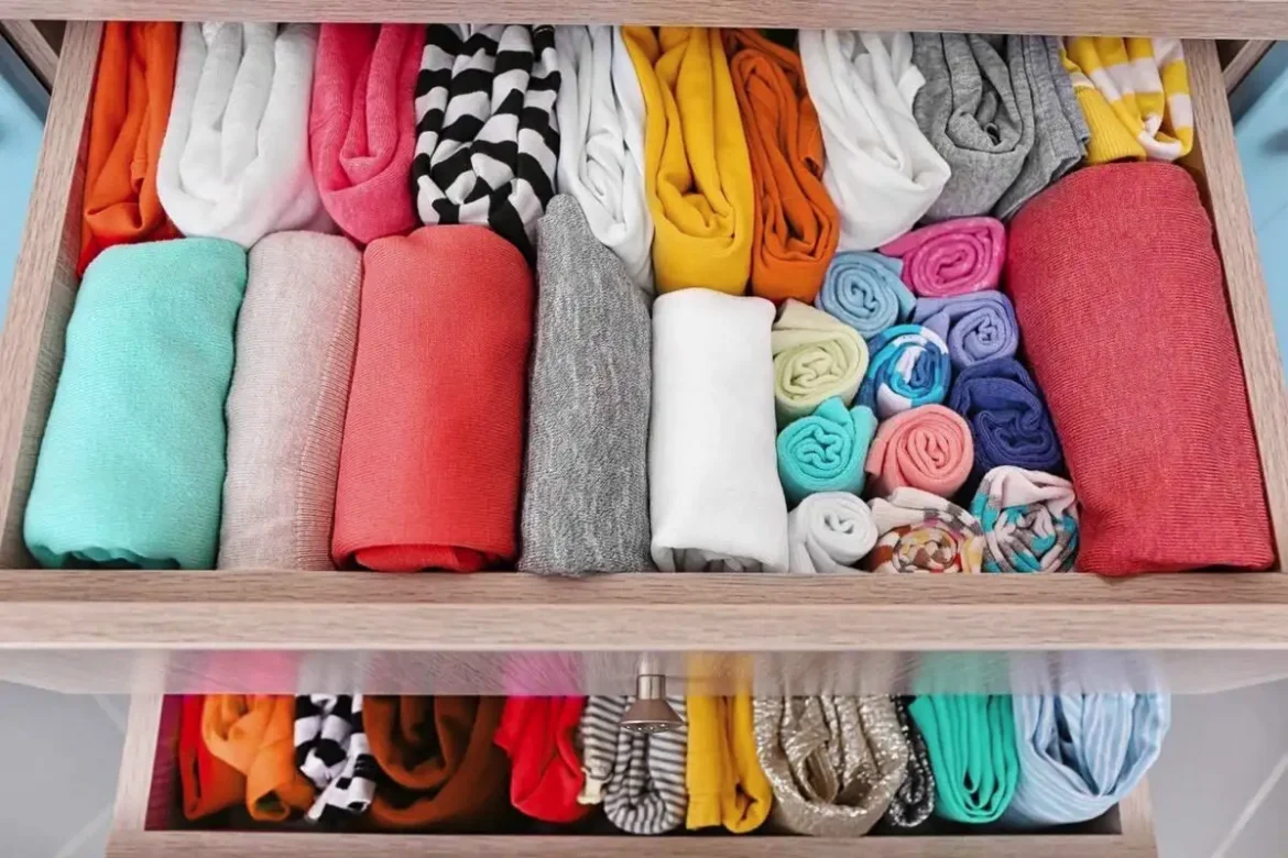 A nagymamák titka: Így hajtsd össze a pólóidat, hogy helyet spórolj a szekrényedben