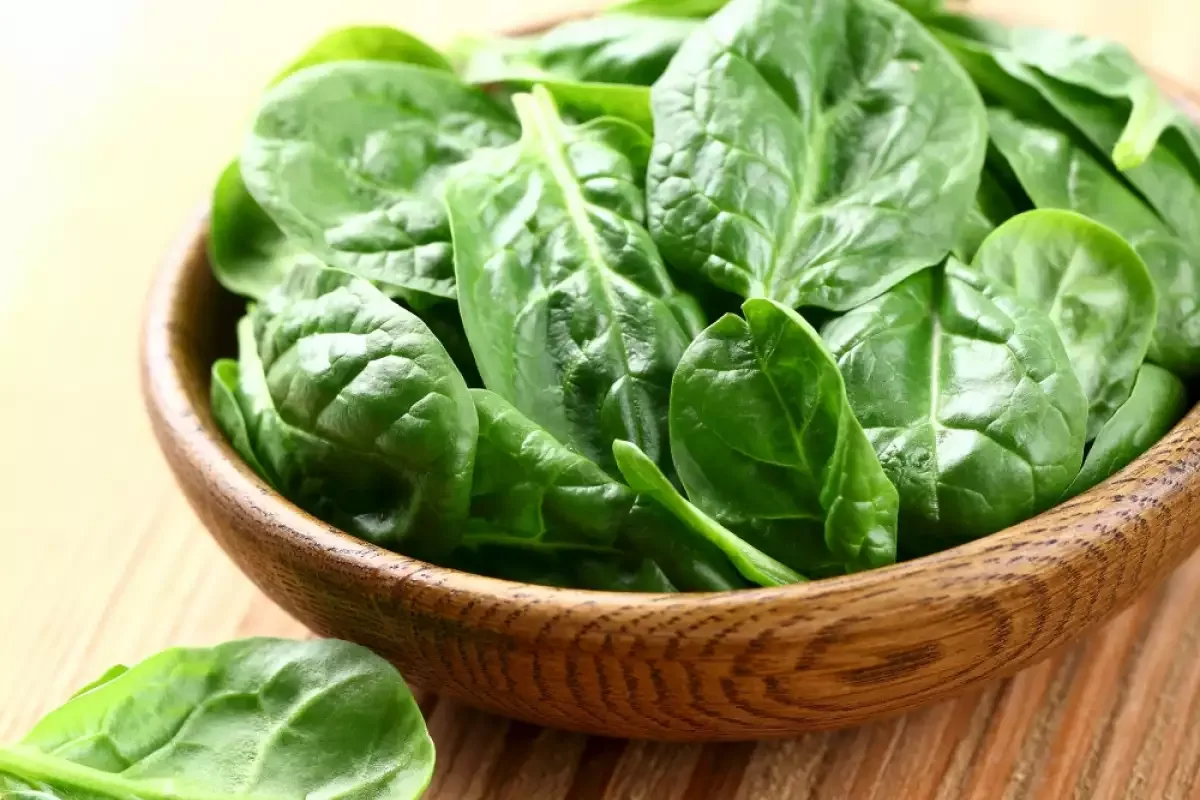 Hogyan készíts ropogós és egészséges spenótos rudacskákat sütés és liszt nélkül