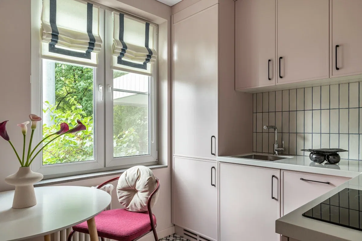 Konyha tágasabbá tétele: Egy bútoros trükk, ami levegőssé varázsolja a teret!