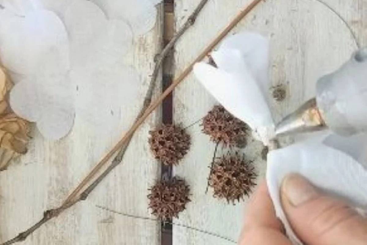 Régi szövetdarabokból: készíts gyönyörű vintage virágokat otthonod bármely sarkának díszítésére