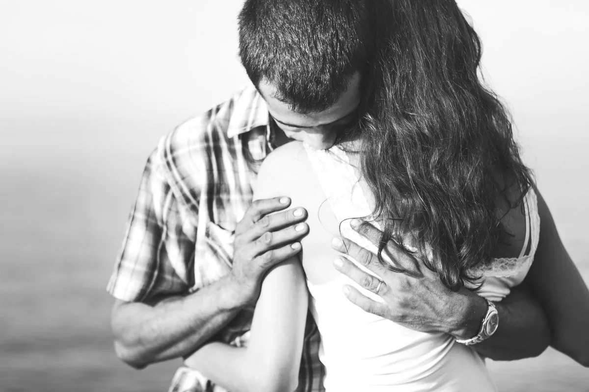 Mit Árulkodik az Ölelés? Fedezd Fel, Mit Jelent a Másik Érzése!