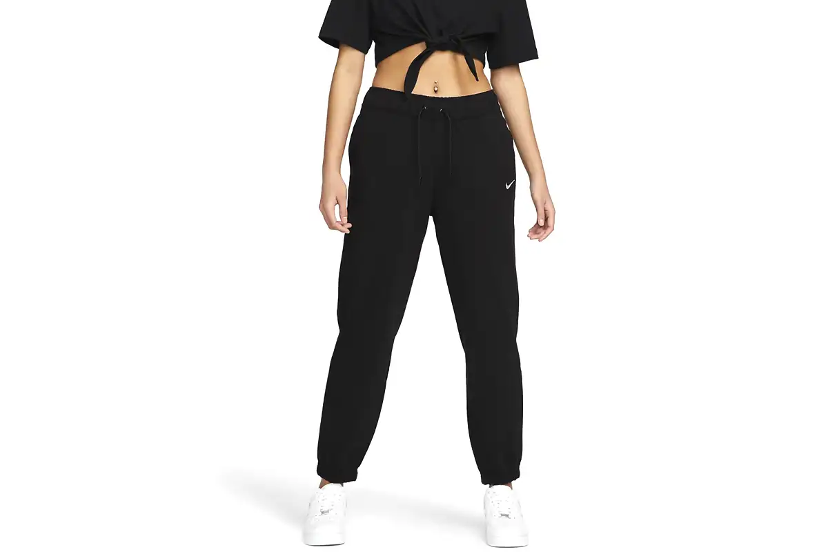 Milyen ruhát ne viselj repülőn? Szakértők figyelmeztetnek a kockázatokra