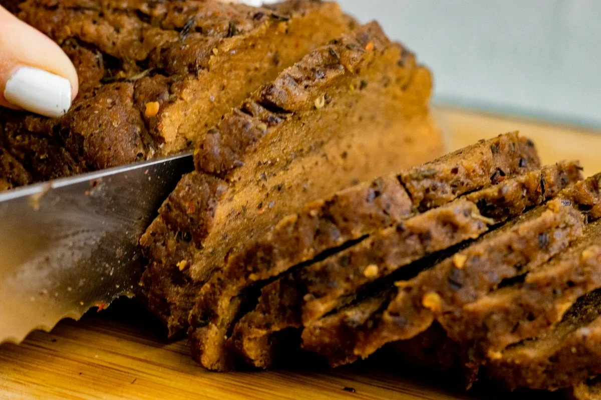 A Seitán Tulajdonságai és Előnyei: A Növényi Fehérje Forrása, Ami Meghódította a Vegán Étrendeket