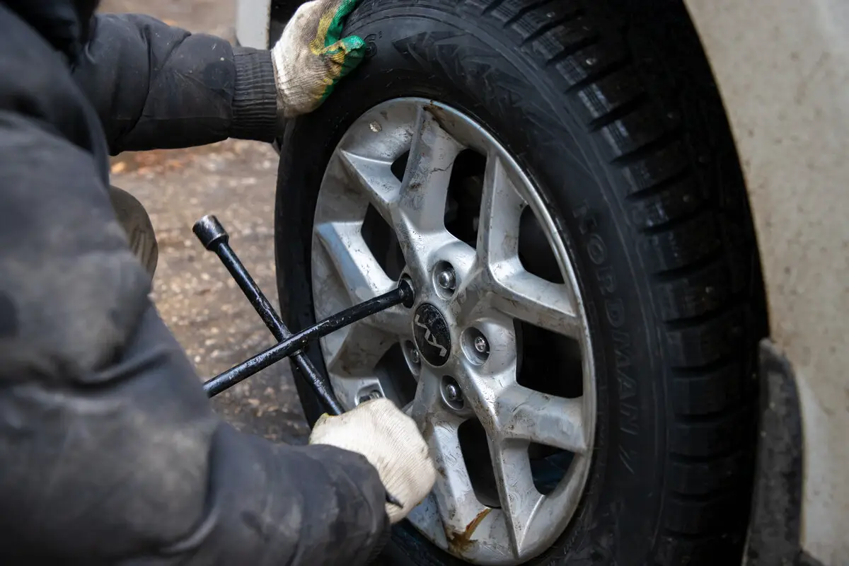 3 dolog, amit a magyar autósok rosszul csinálnak tél előtt – egyszerűsítsd az autó előkészítését, és kerüld el a drága javításokat