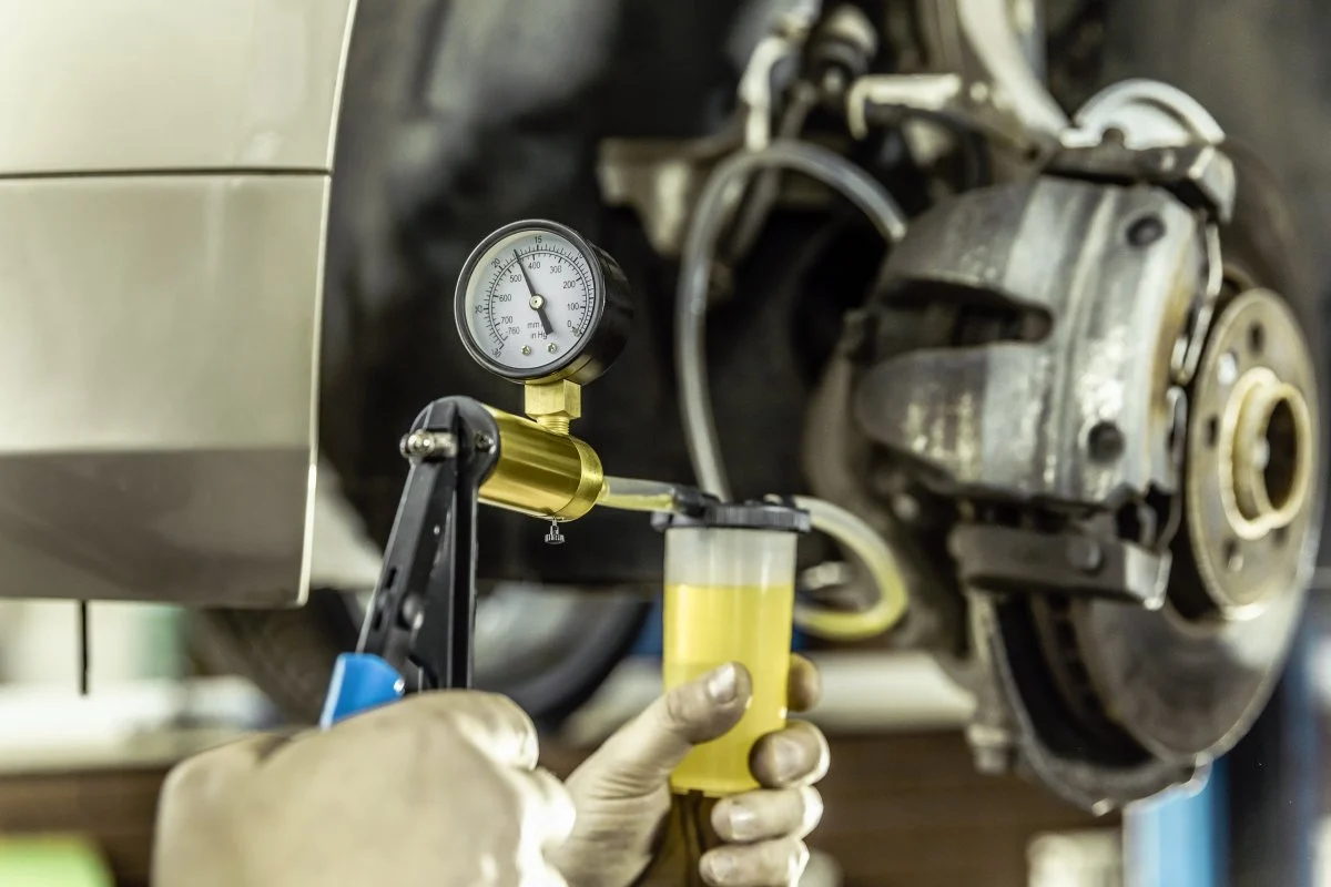 3 dolog, amit a magyar autósok rosszul csinálnak tél előtt – egyszerűsítsd az autó előkészítését, és kerüld el a drága javításokat