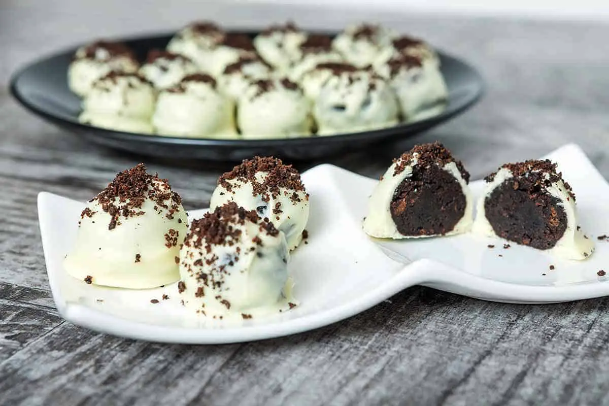 Fehércsokoládés trüffel sűrített tejjel: a legpuhább recept 4 hozzávalóból