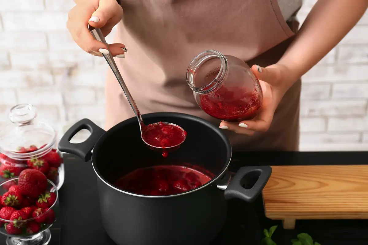 Kifinomult eperlekvár: nagymama receptje 4 hozzávalóból, 5 lépésben